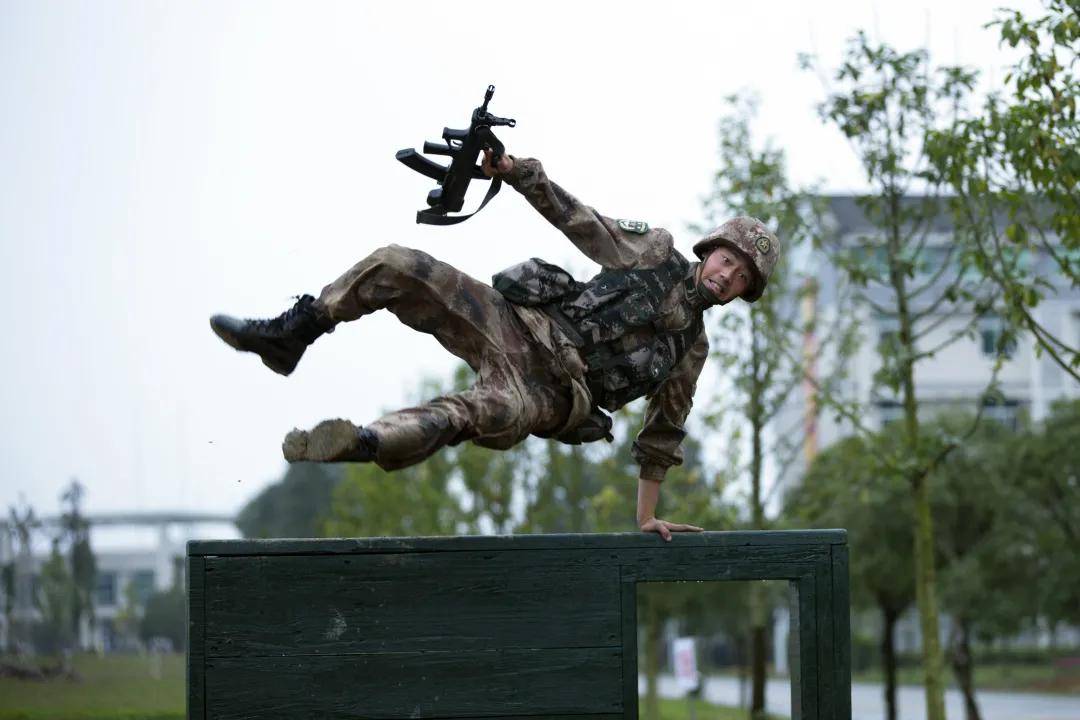 愿你前程似锦来源:央广军事(id:cnrjunshi),记者:杨宸琹,孙启龙,刘干