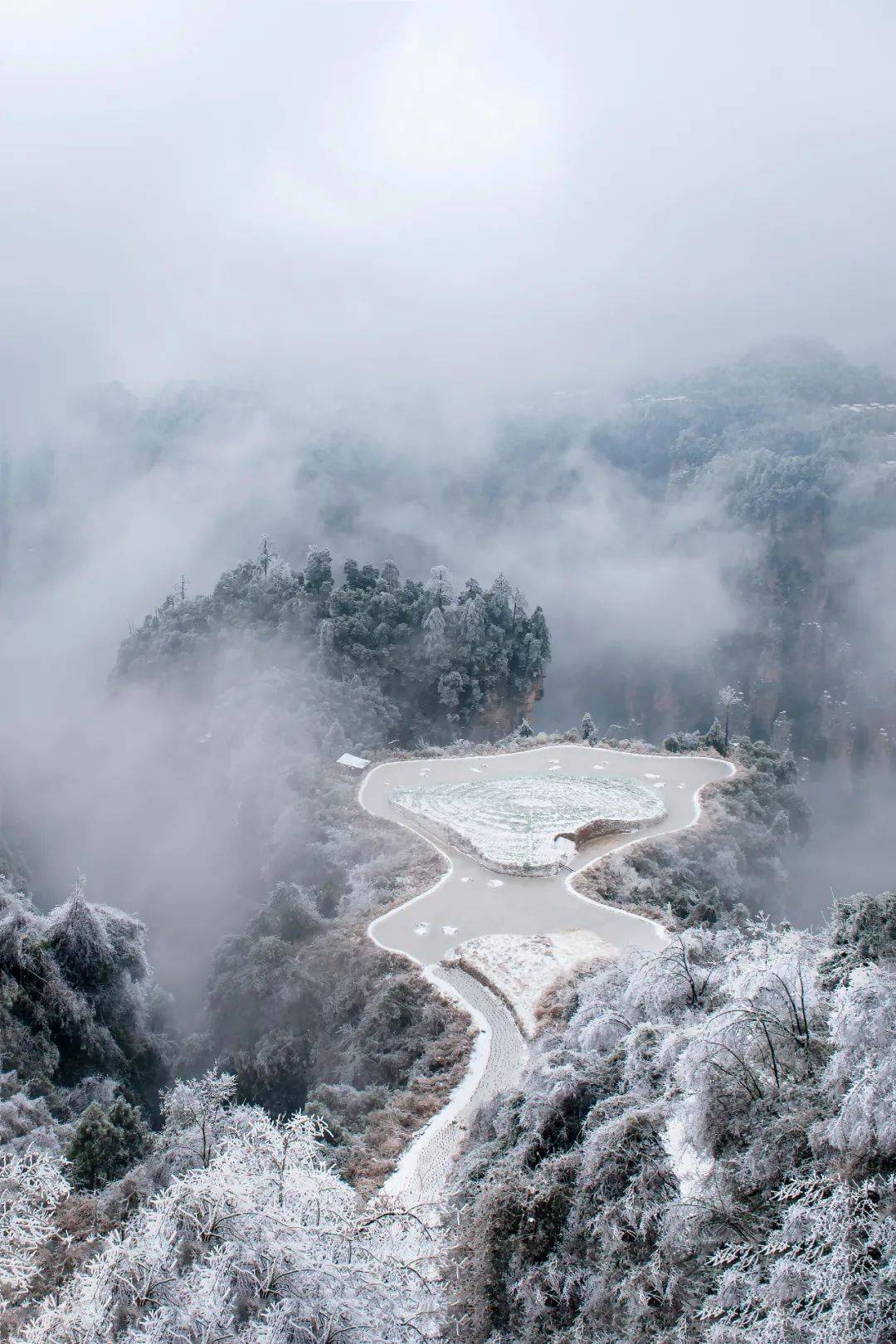 悦览情景美图：东北冰钓，甘南祈福，云南观鸟，巴黎看雪，极地漂流，好看好玩