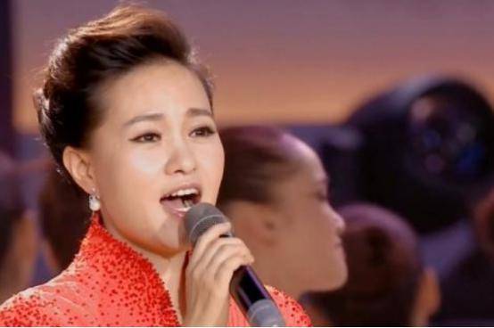 她是知名歌唱家,一级演员,事业高峰期嫁豪门,丈夫也不简单_雷佳