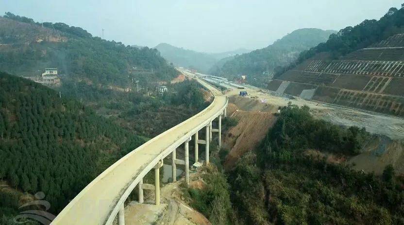 文山州这条高速路今年通车!