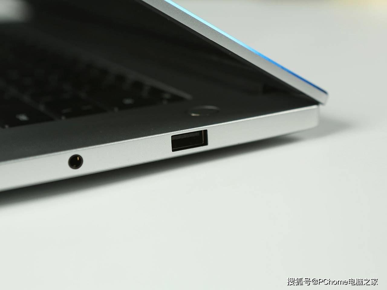 荣耀magicbook耳机插孔,荣耀magicbookpro 既有高颜值又有爆发力 荣耀magicbook 15评测