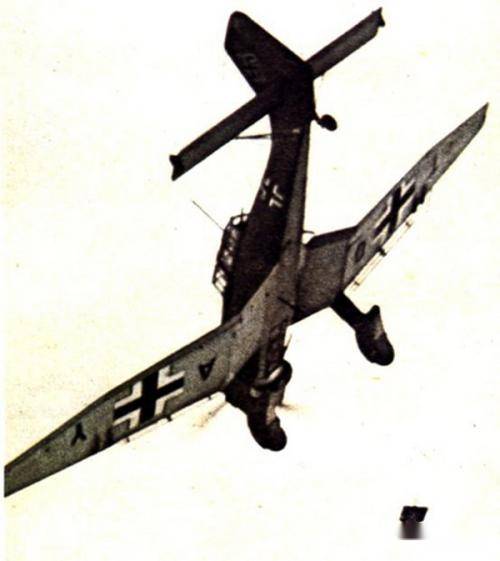 俯冲轰炸机:在二战时大放异彩,战后退出了空中舞台