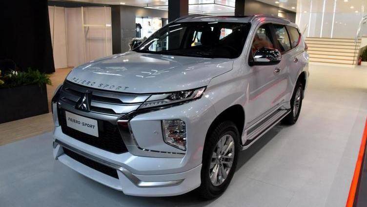 三菱帕杰罗劲畅!定位中型越野suv,配3.0l v6发动机,售30.98万