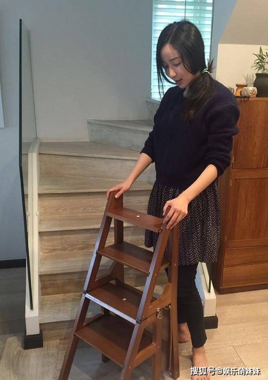 原创晒晒胡一菲娄艺潇的豪宅家里养了一只小猫长得跟她也太相似了