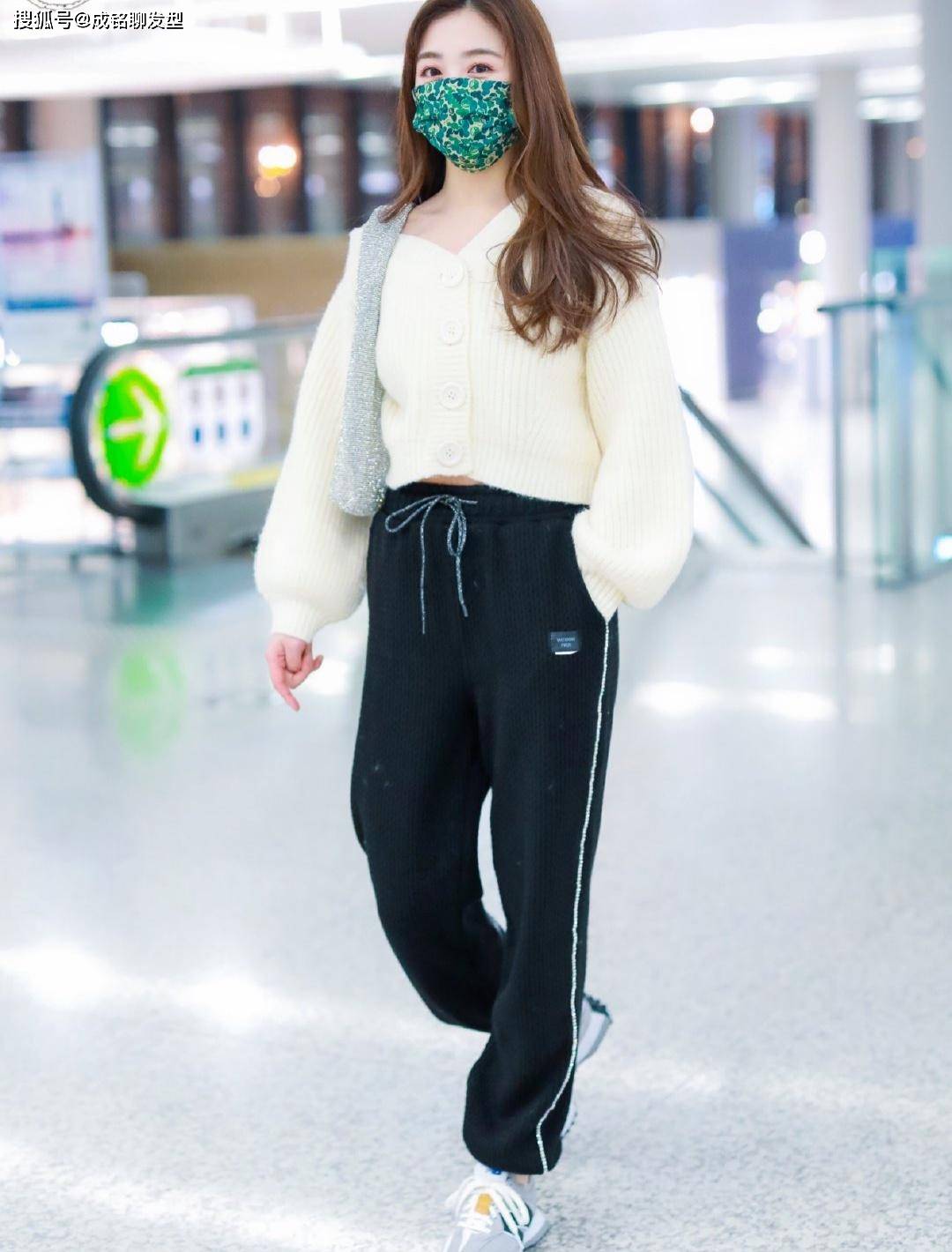 皮草外套女短款洋气 d02313723b3c4054adc430fee825f379.jpeg