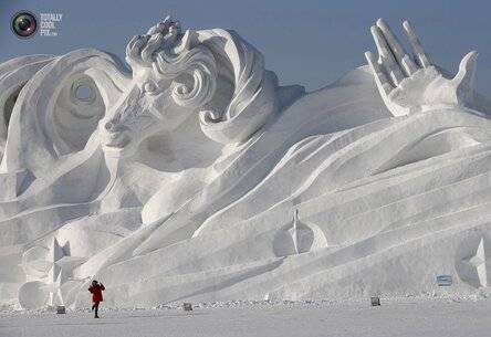 哈尔滨冰雪节记录哈尔滨的冰雪奇幻雕塑一再被列入吉尼斯世界纪录