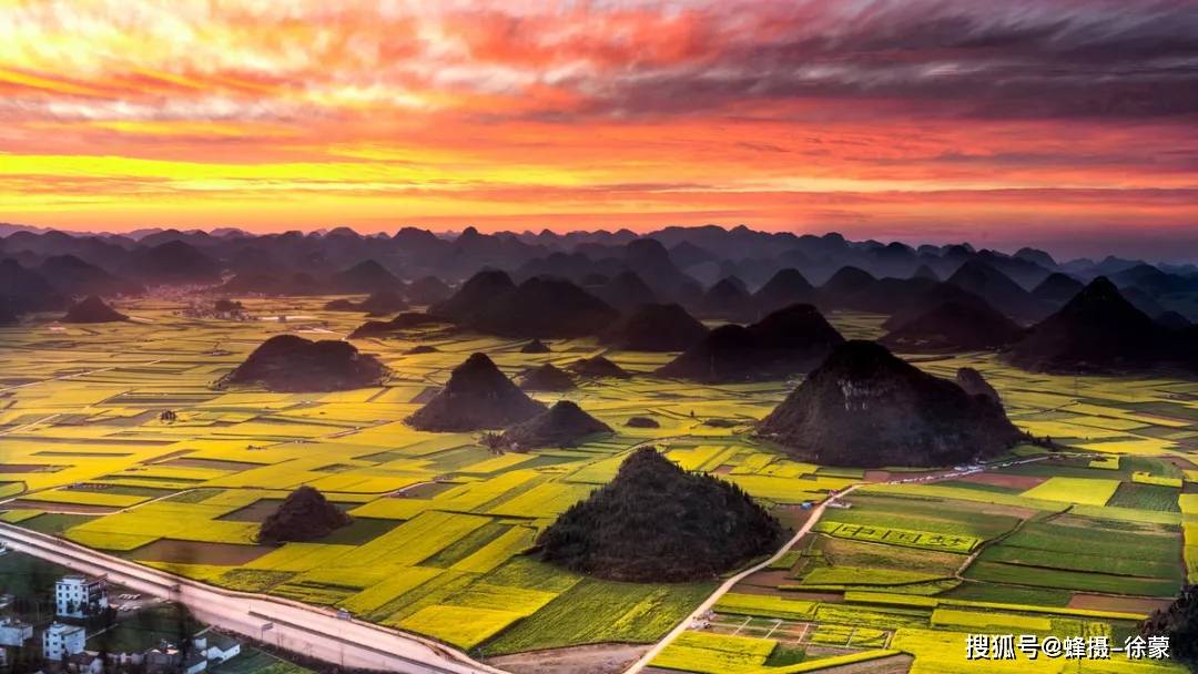 中国盛开最早的油菜花，云南罗平20万亩油菜花盛放（附拍摄技巧、出行攻略）