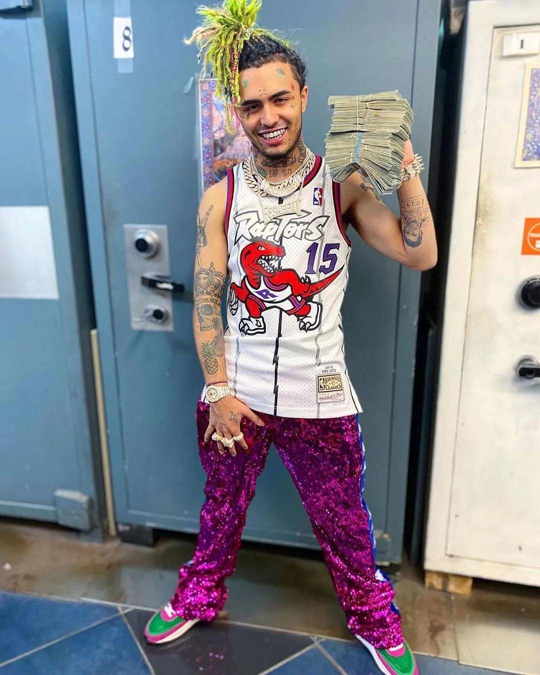 lilpump秀p站知名女优网友不服就他也配公车私用
