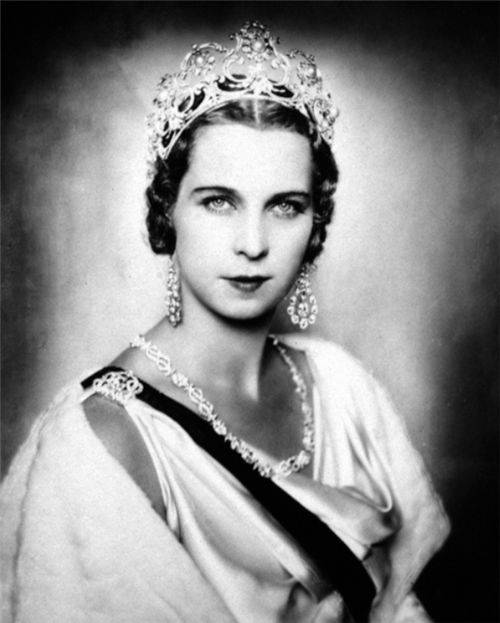 玛丽亚·何塞是一位来自比利时的美丽公主,很多贵族都想娶她.