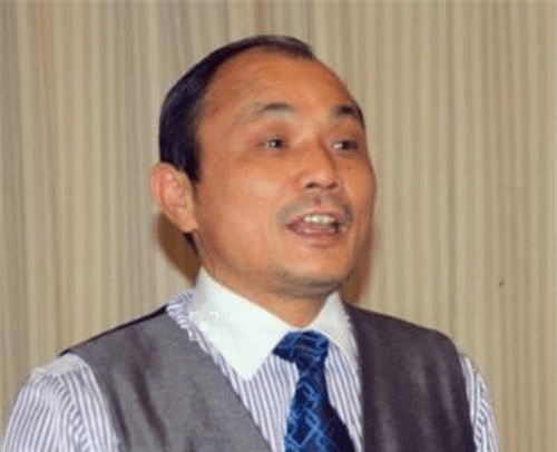 他是中国赌王,赢遍亚洲各大赌场,最后因出老千,身高矮了一截_姚建云