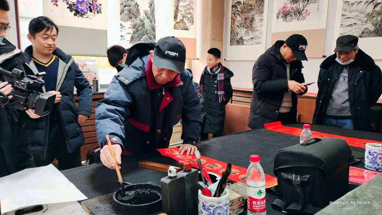 通过"书画进万家,艺术万里行"惠民活动,可以扩大慈善公益文化在社会的