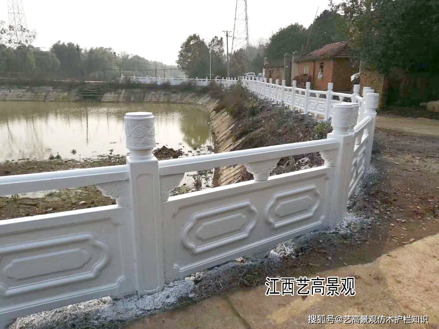 深圳仿木护栏，水泥仿木栏杆厂家生产效果图