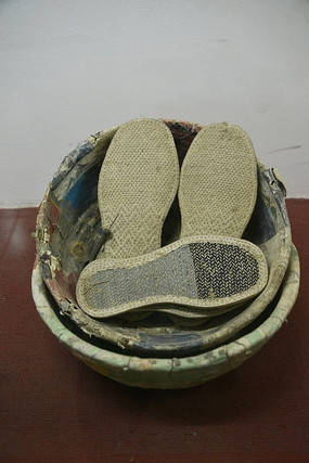 【七绝】忆母纳鞋底(新韵)