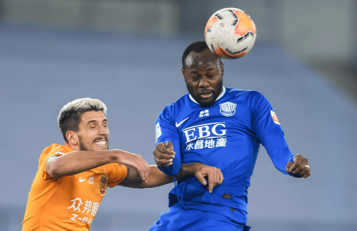 雄狮续约中场指挥官,新赛季仍有机会征战中超,静待足协消息_穆里奇