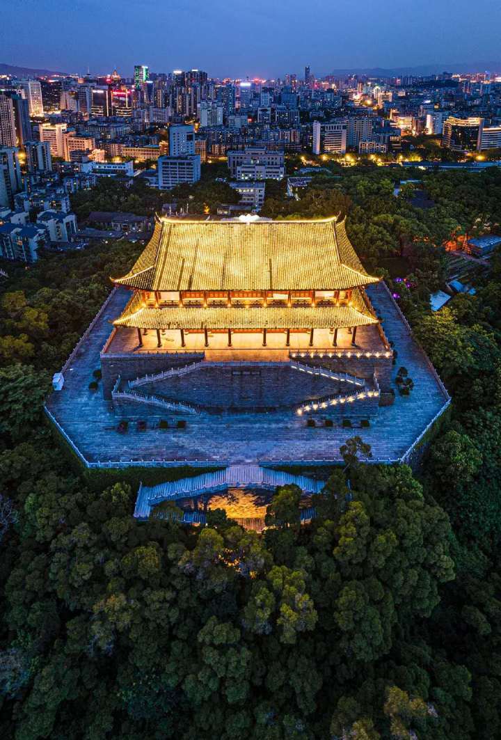 厦门的经济特区的经济总量_厦门经济特区对比图(2)