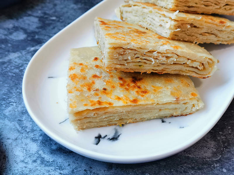 前几天我做了麻酱千层饼,备受家人好评,一向无肉不欢的儿子问能否做成