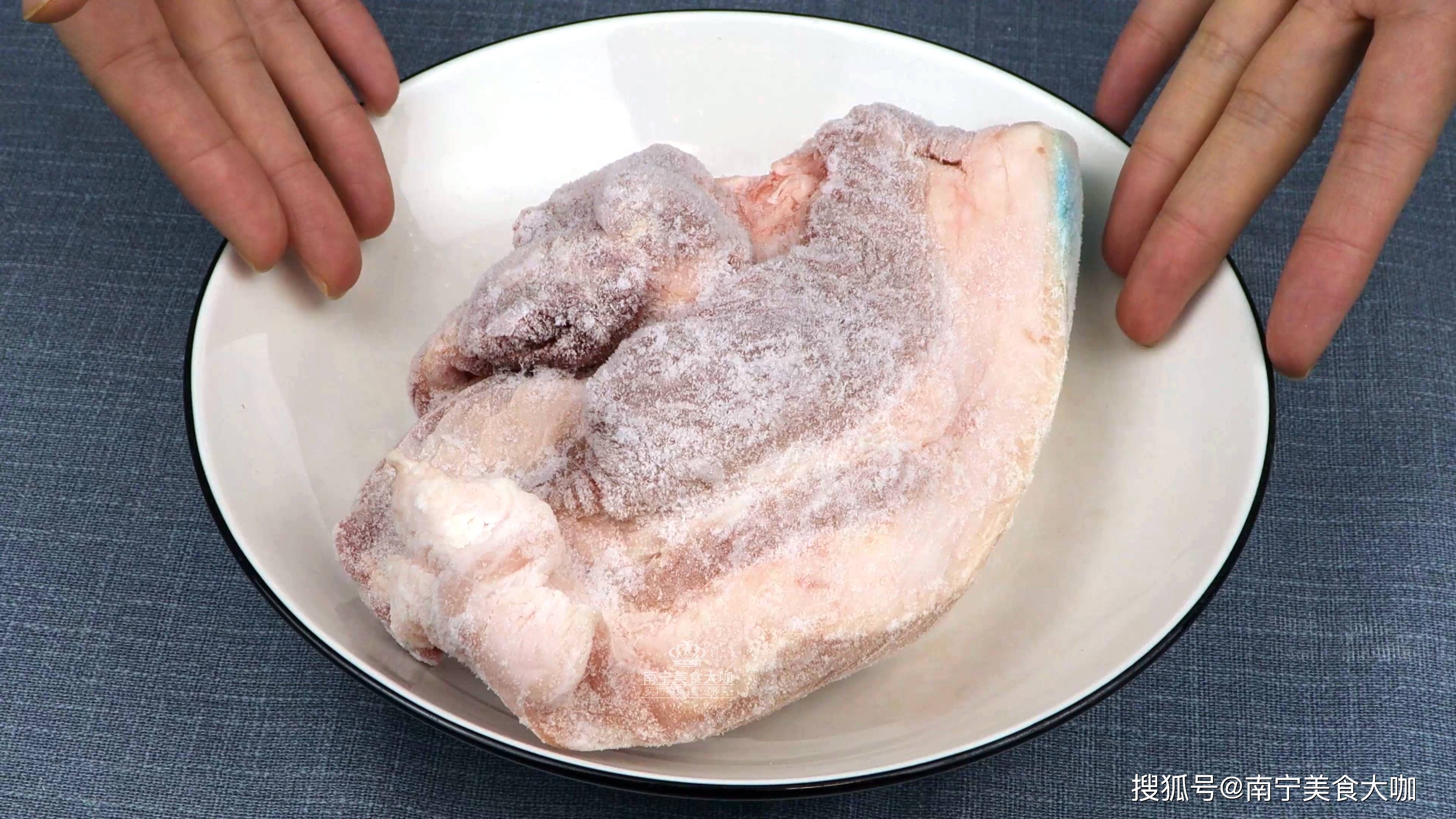 原创解冻猪肉用热水还是冷水?很多人用错了,难怪猪肉解冻出来不好吃
