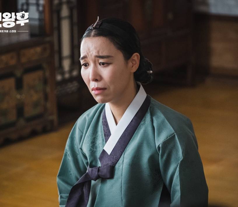 崔尚宫表情浮夸,但又非常生动有趣,也是因为这个角色,让车清华又一次