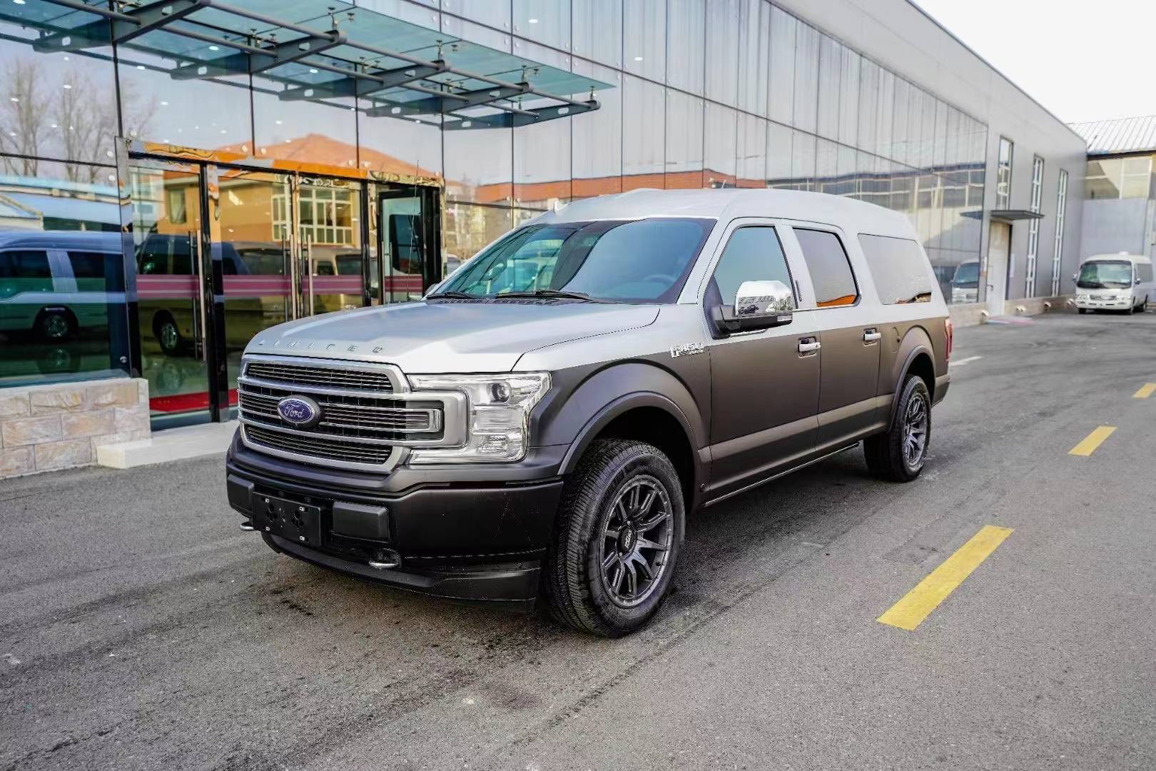 suv版福特猛禽亮相六座四驱预售58万比路虎卫士还霸气