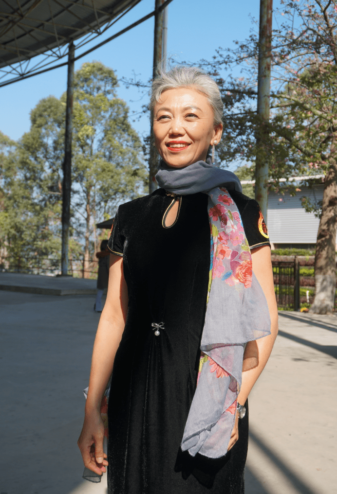 孙女结婚90岁白发奶奶第一次穿旗袍优雅大气稳居c位有福气