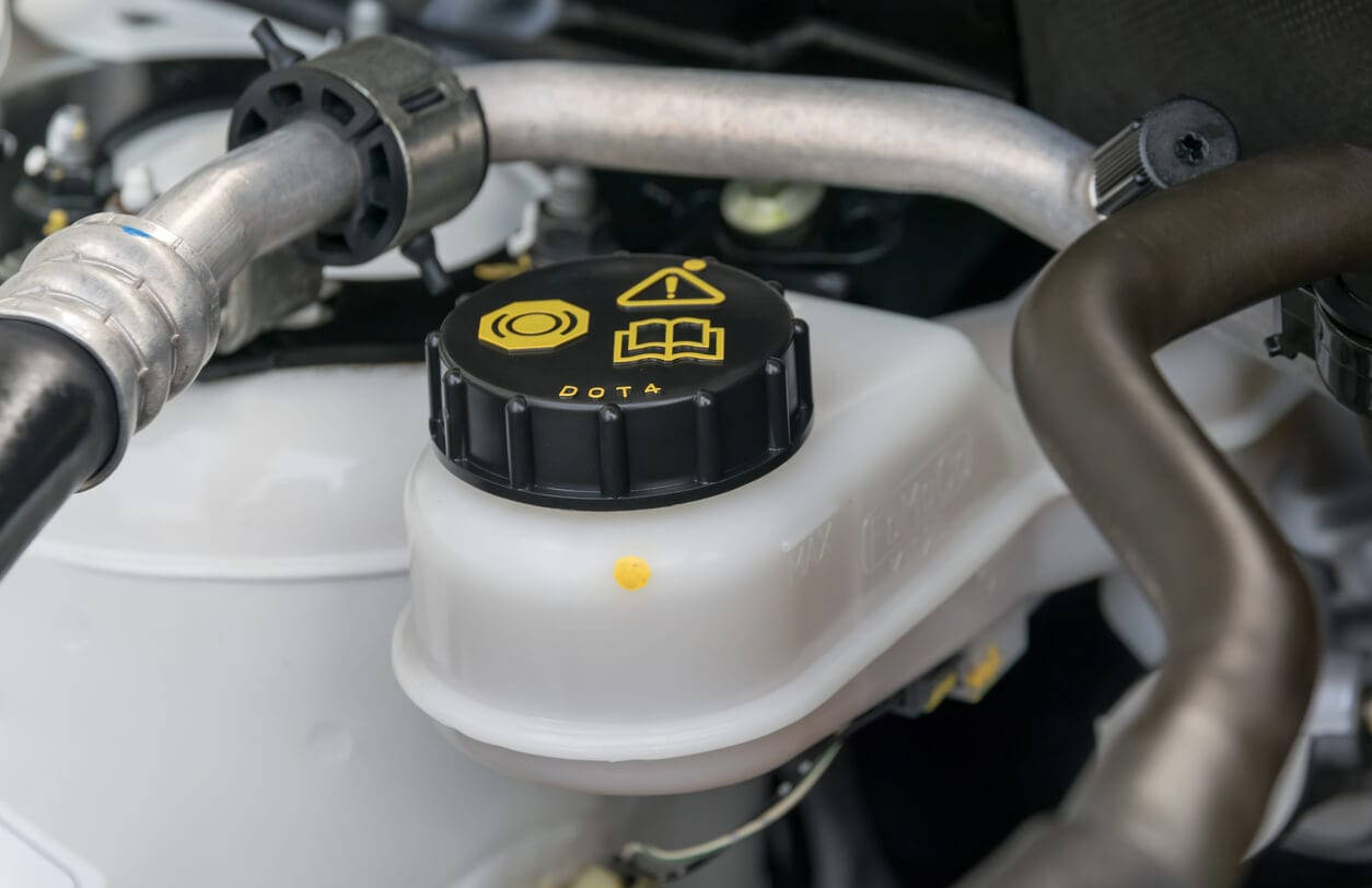 刹车油多久换一次?上路前及时检查,出现这种情况要注意