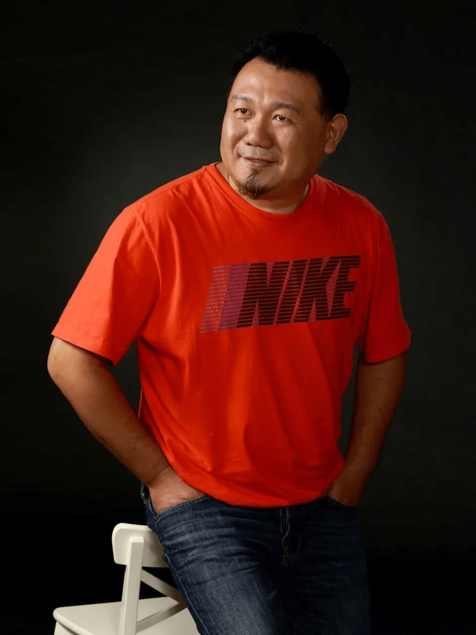 【个人简介】周良,字正春,生于上海,自幼爱好笔墨,毕业于上海师大美术