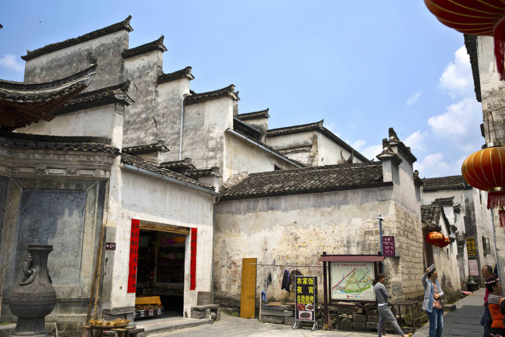 黛瓦、粉壁、马头墙，来西递古村感受中国传统民居建筑的艺术魅力