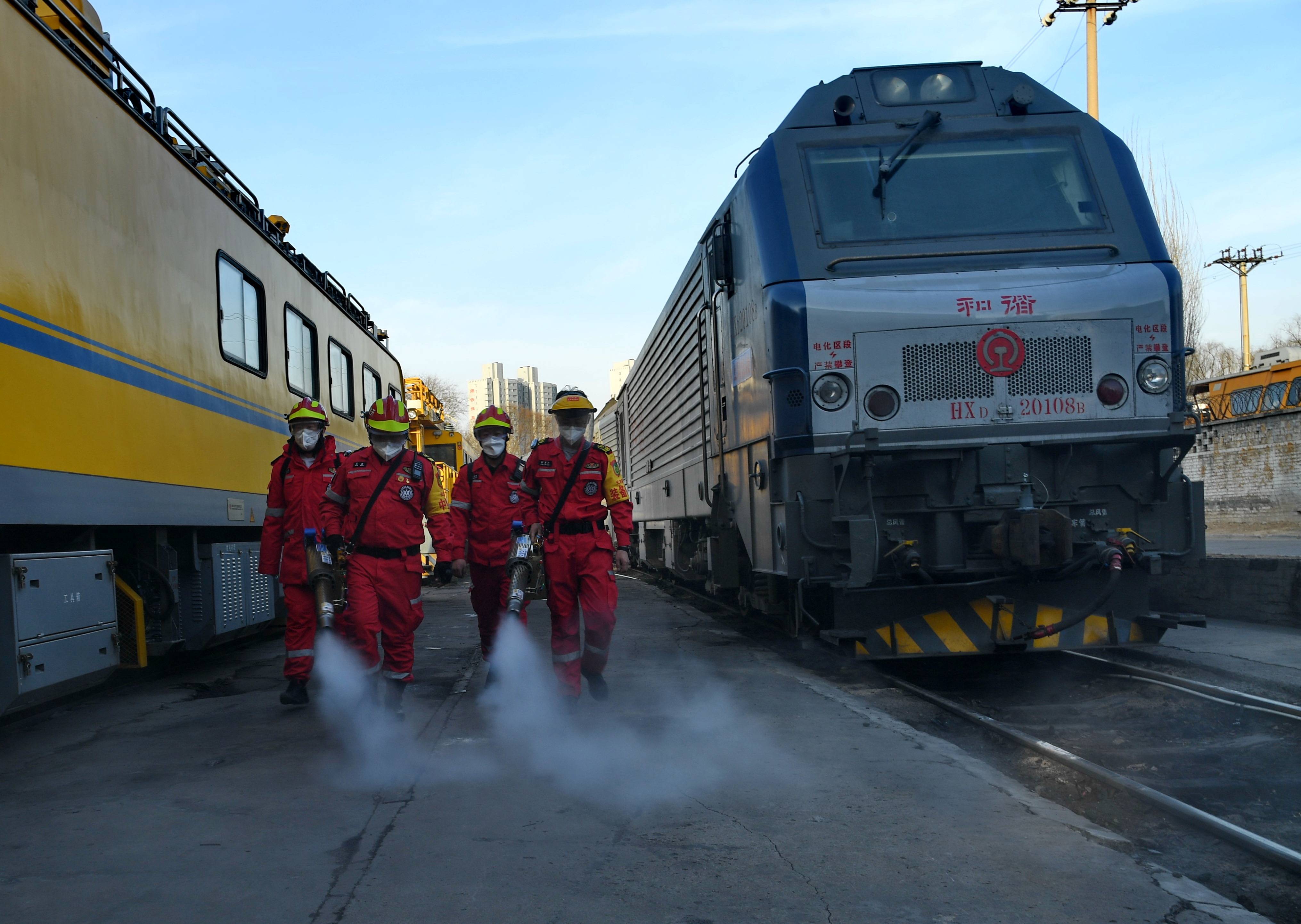 這是介休市天龍救援青年突擊隊當天下午在對介休動車站火車站完成消殺