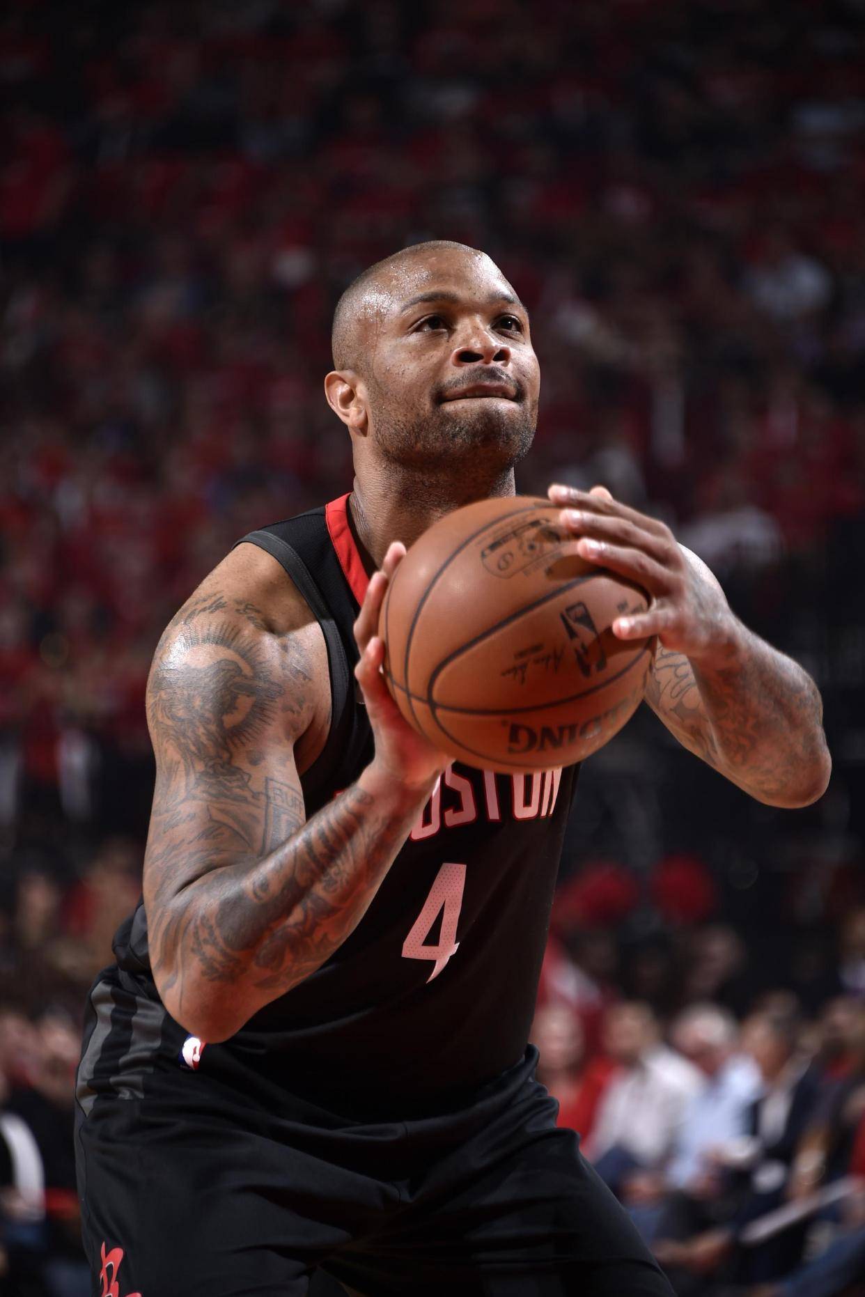 8中1,5年抗勇悍将已让火箭厌倦!nba名记曝塔克1换3,再联手哈登冲冠