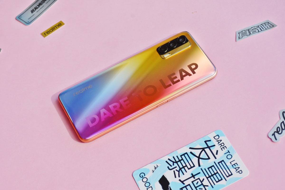 realme真我 v15锦鲤色手机开箱,2021新年最美手机