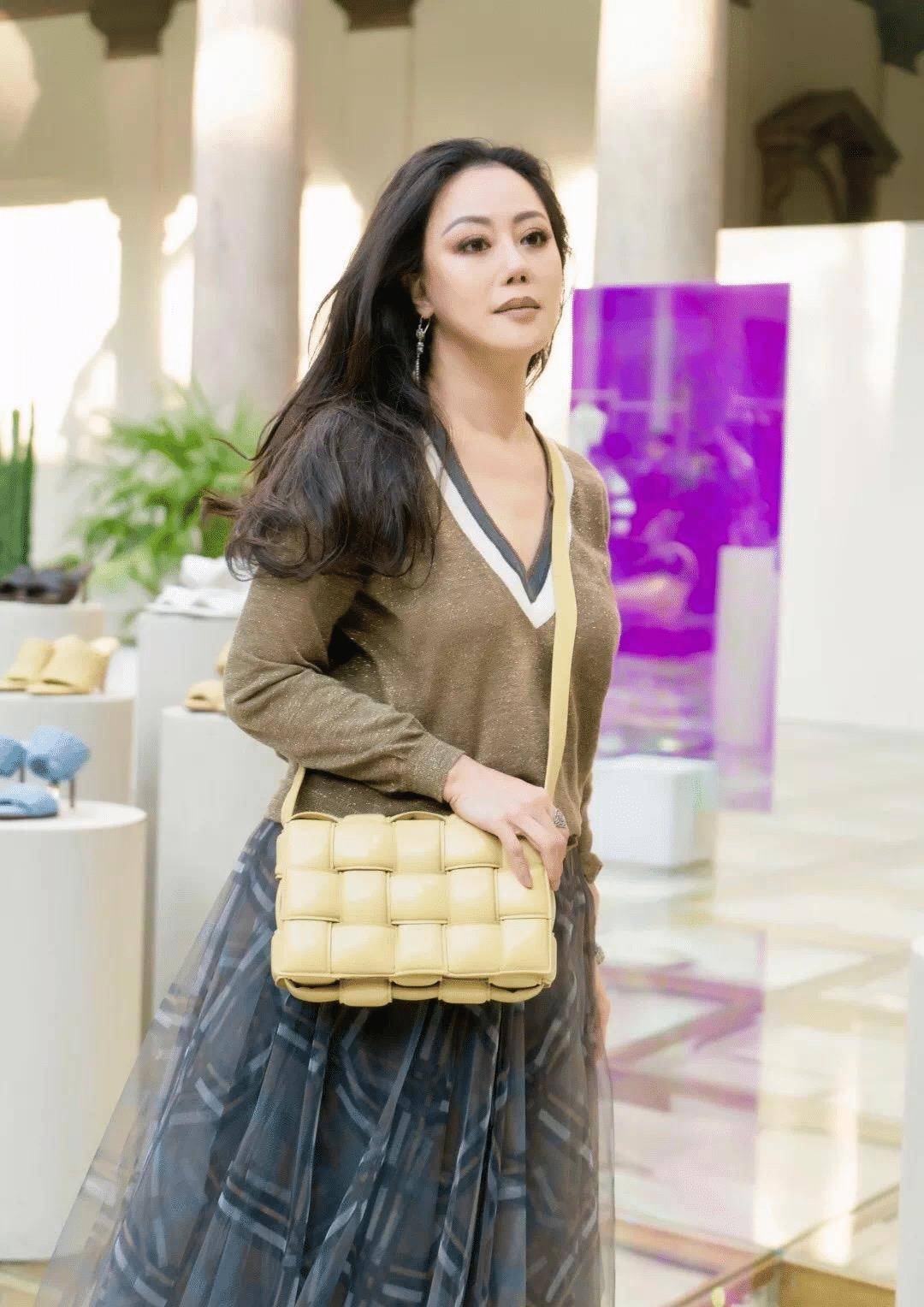 羡慕章小蕙的上流贵妇生活曼妙身材昂贵穿搭不愧是人间尤物