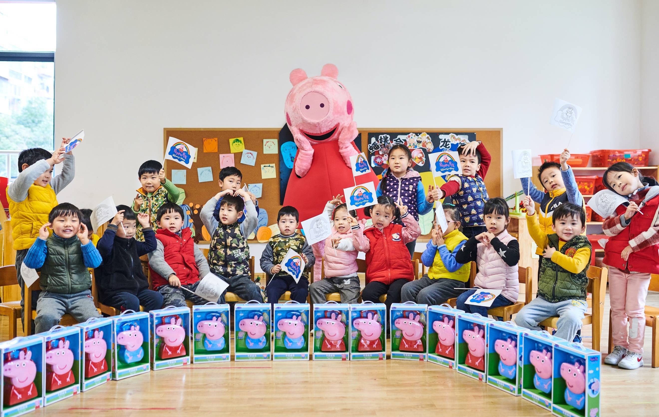 小猪佩奇拜年歌团圆过大年传递浓浓中国年味