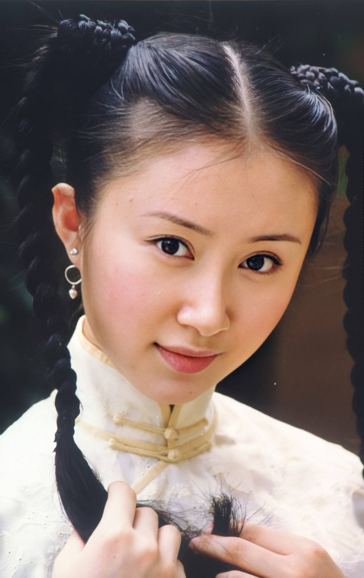 傻妞滤镜碎了舒畅近照脸僵下巴歪和刘亦菲同岁却像老大姐