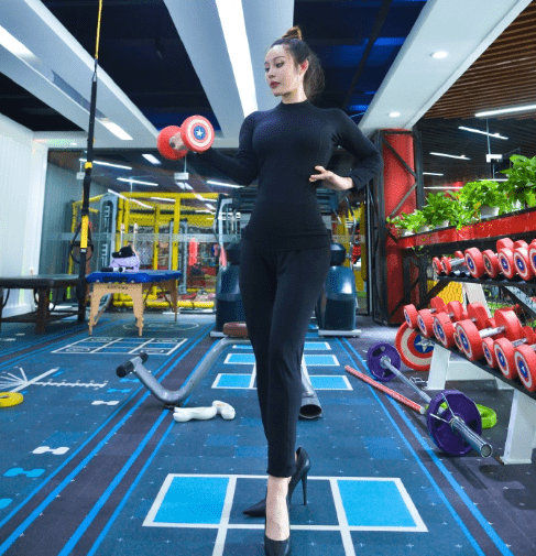 肌肉芭比孕期拍唐朝服饰写真以肥为美名不虚传