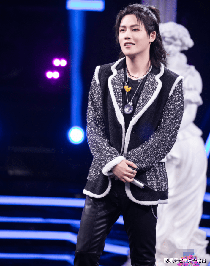 孙楠加盟百变大咖秀刘维cos王一博刘耀文国风长袍意气风发