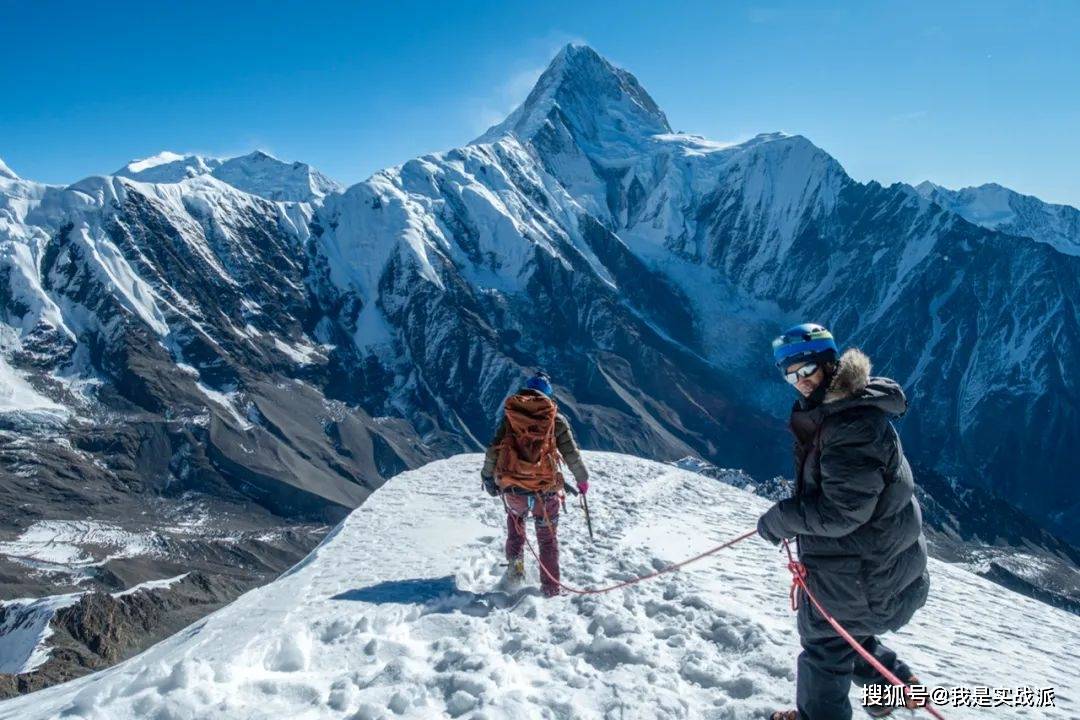 登山大本营的，用电生活 太阳能储电无限续航