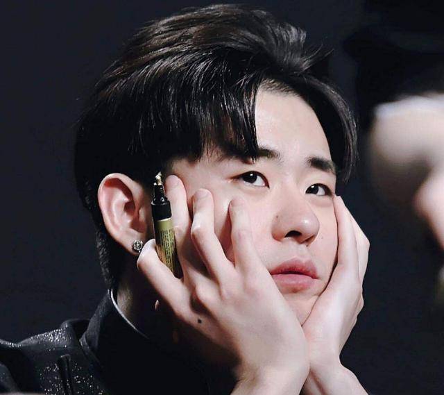 顶流明星命中注定一劫!迪丽热巴张云雷,挺得过是福,挺不过是祸