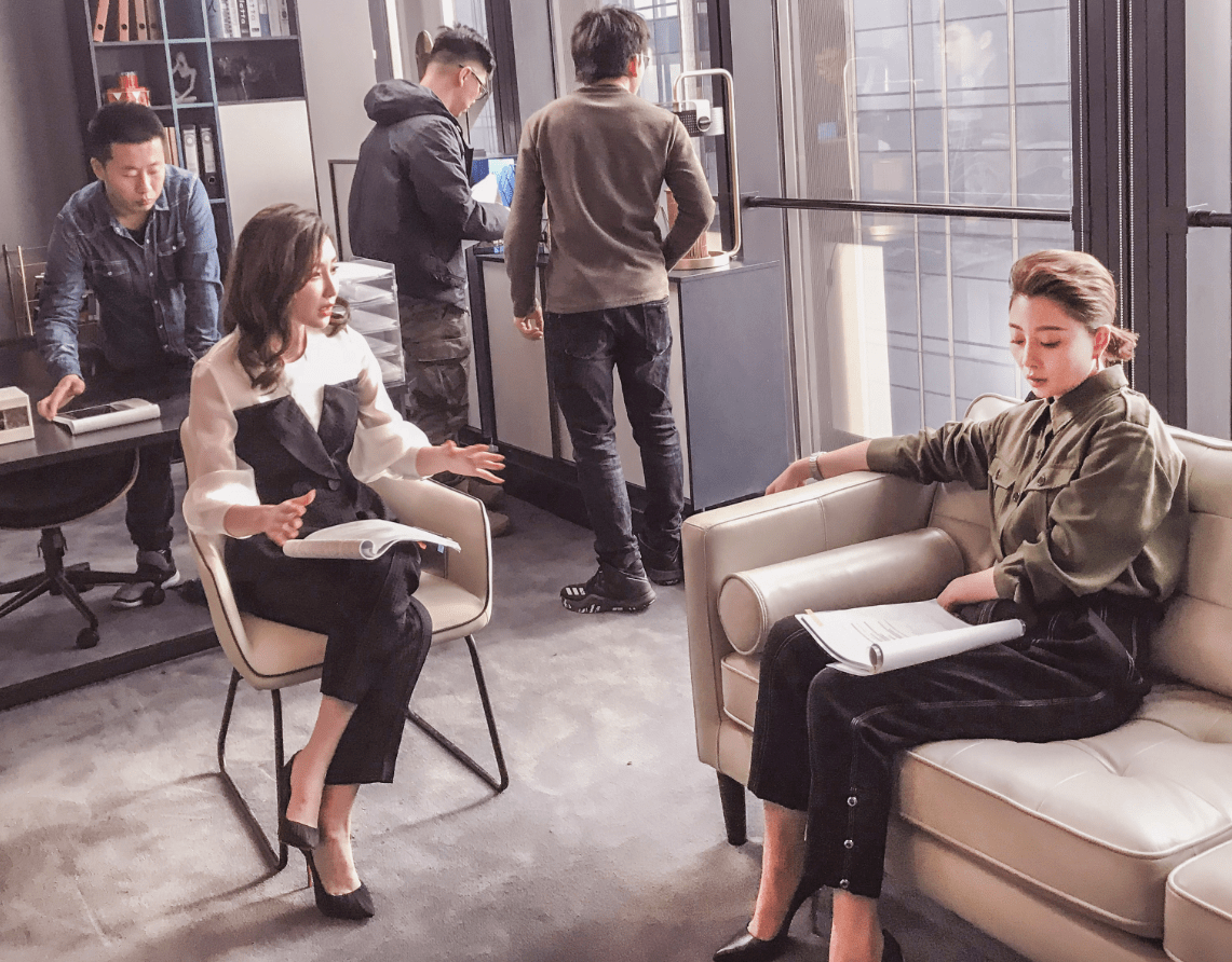 林尚服是一位年纪不大却身居高位多年,有心计有手段,深谙深宫生存之道