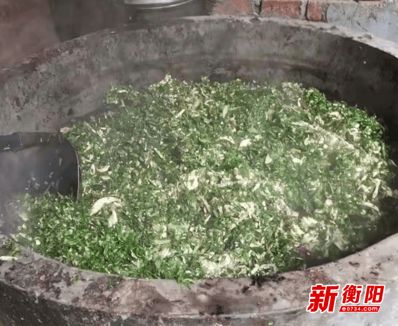 新春走基层想不想年夜饭来一碗塔山瑶乡吃猪潲的土腊肉