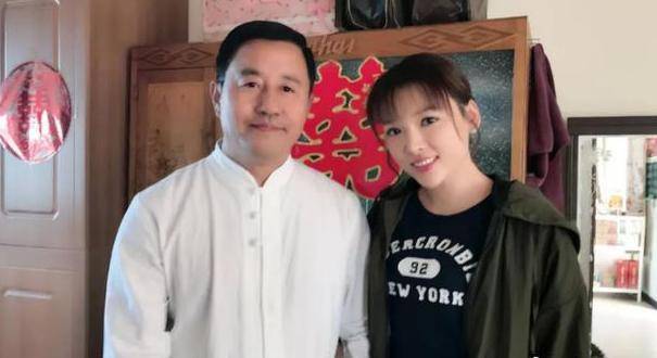 王小宝:拜师赵本山走红,娶小19岁"女儿"闺蜜,两人同框似父女