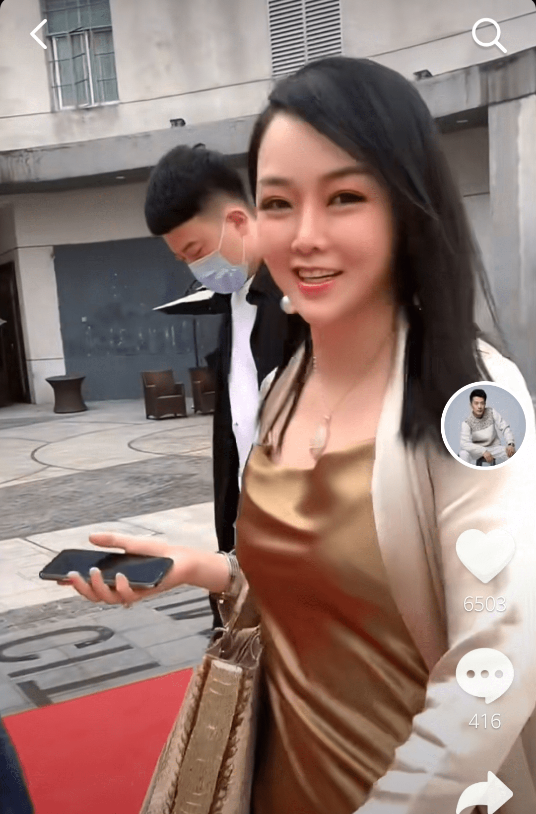 原创辛巴被封不受影响,老婆初瑞雪坐百万豪车,徒弟带货捞金依旧顺利