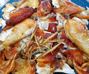 不用下馆子,在家也能做皮酥肉嫩,味道浓郁的泰式香茅草烤鸡