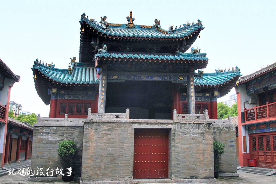 郑州这座600年的庙宇 是市区规模最大古建筑 据说祈福许愿很灵验