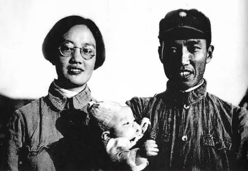 左权去世后,他的妻子就需要一个人照顾左太北,而年幼的左太北也永远没