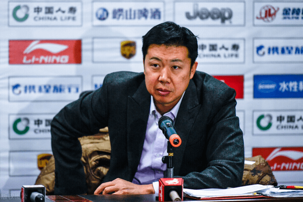 首钢还是要国手小前锋!他场均14 5,完美拼图啊,恭喜首钢_雷蒙