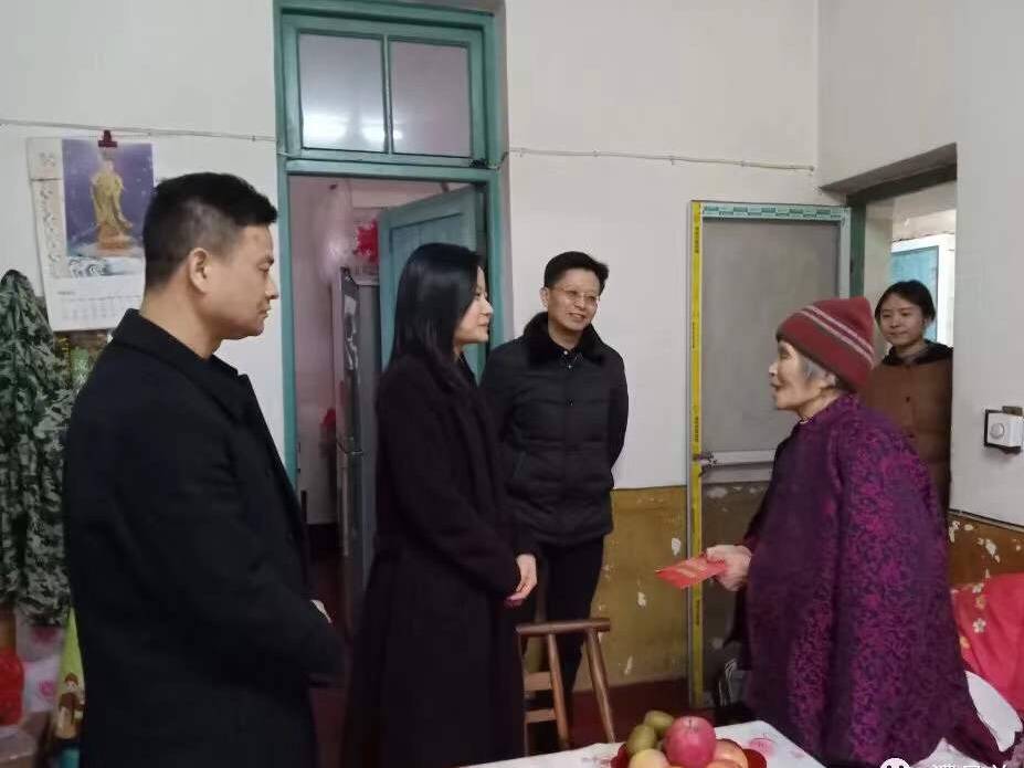 县委书记廖可元走访慰问全国劳模李开喜