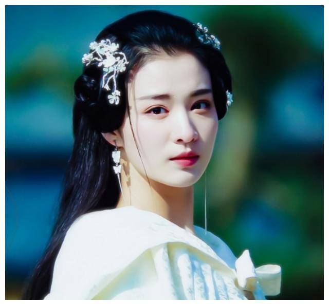 女演员穿白衣古装,躲过了赵丽颖杨幂,却被"表妹"给美到了