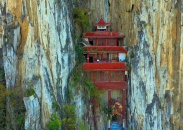 中国一座“奇特”寺庙：隐藏在悬崖的夹缝中，不仔细观察很难发现