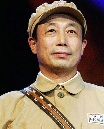 46岁演戏成名的他,却在39岁的时候痛失爱子,如今66岁活成这般