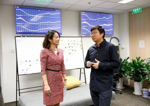 快手|你用小霸王玩游戏，他拿去学编程!如今他坐拥1500亿!你呢?